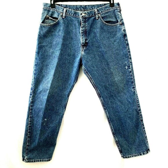 Wrangler Mens Medium Wash Blue Jeans Size 40x30 97 - Picture 1 of 8